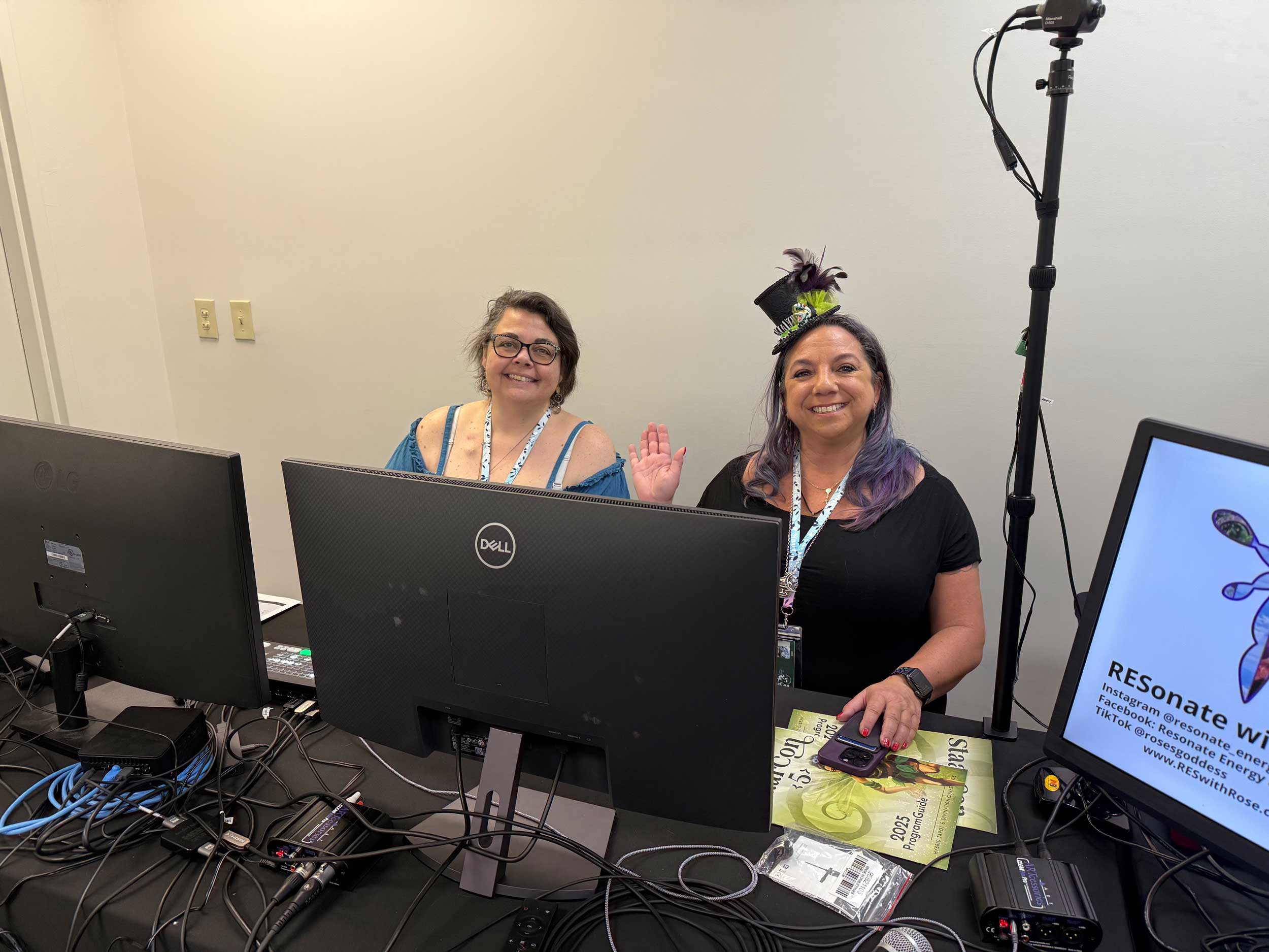 Stacy and Jen, tech volunteers at StaarCon 5.<br />
