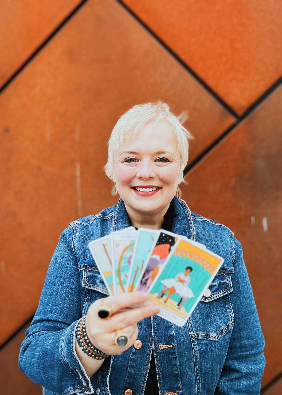 StaarCon 6 Presenter Bex Tarot.